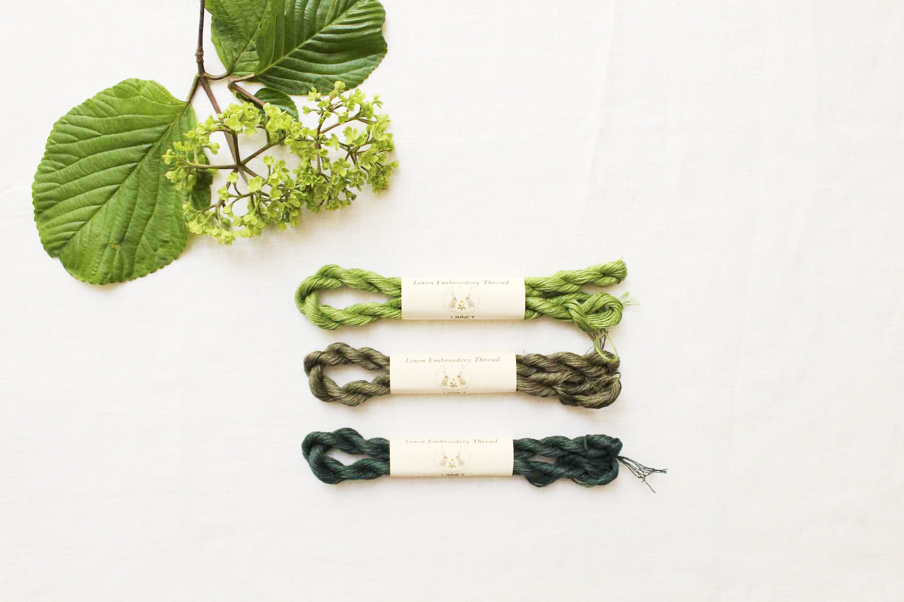 リネン刺繍糸カラー24m25番相当<br />ライトグリ-ン